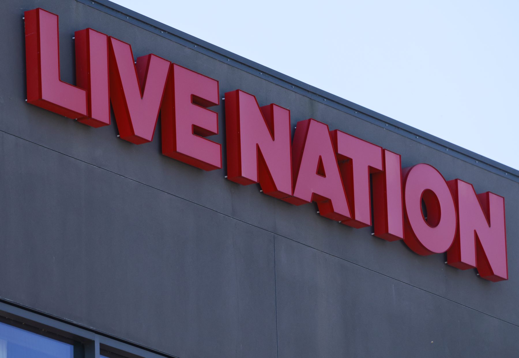 مسؤول سابق في Live Nation يرفع دعوى قضائية بسبب فصله بعد الإبلاغ عن مخالفات