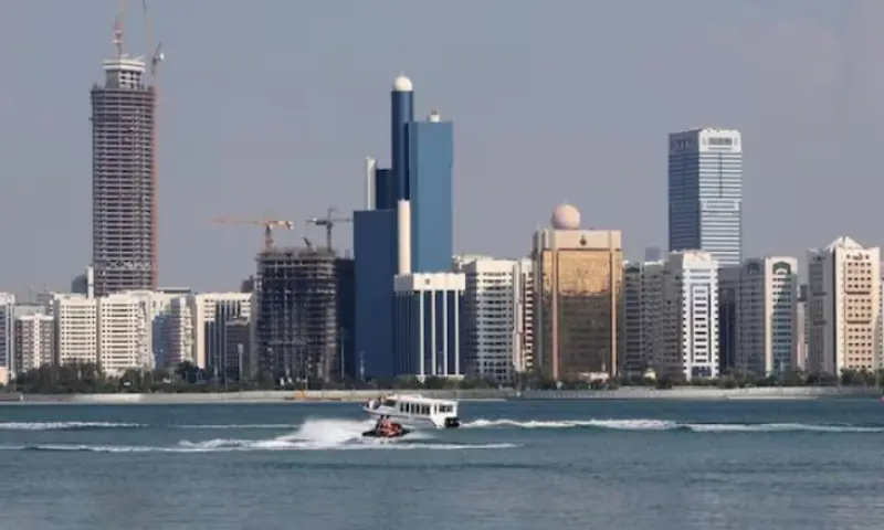 الإمارات تنسحب من أوبك وتهدد بحرب أسعار نفطية حادة